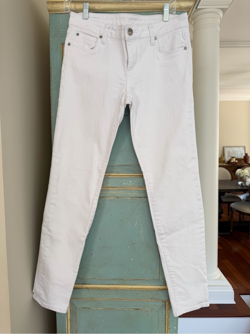 Kut from the Kloth White Diana Mid Rise Skinny Jeans 6